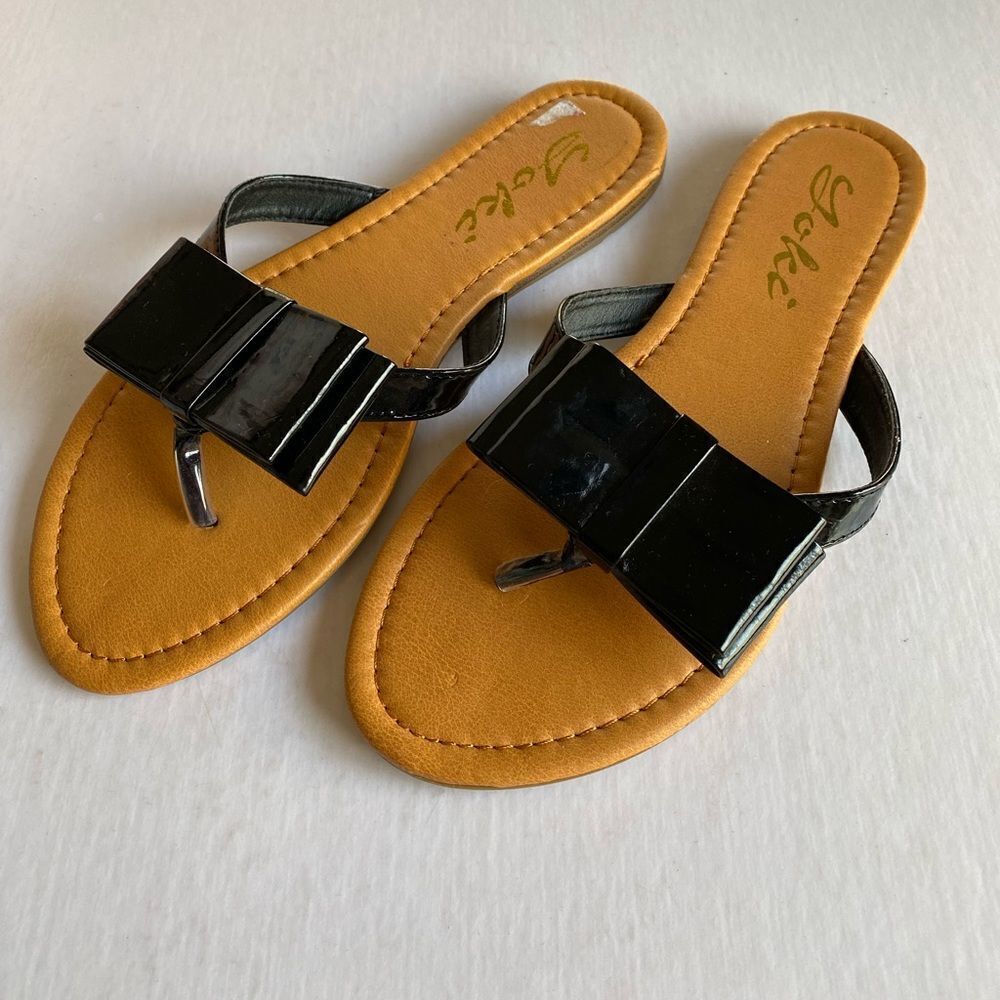 YOKI Black Patent Sandals Size 8